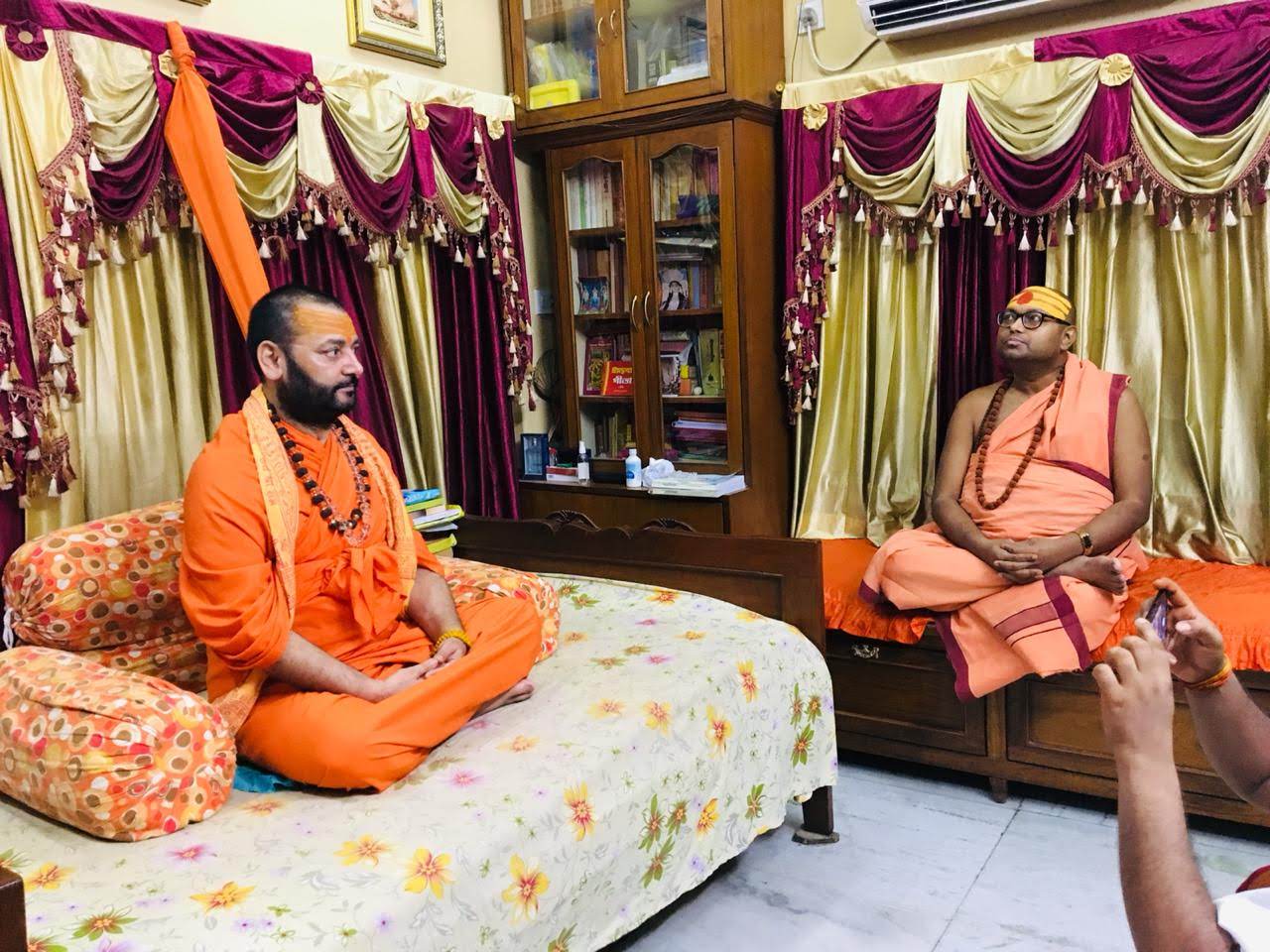 Swamiji with sant